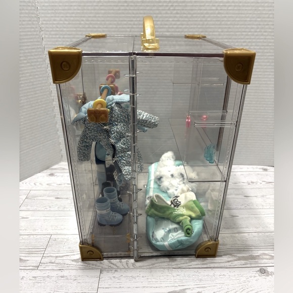 Rainbow High Fashion Dolls Closet with Clothes and Accessories - Picture 6 of 16